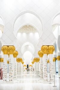 Read more about the article Your Ultimate Travel Guide to the United Arab Emirates: Exploring Dubai and Abu Dhabi